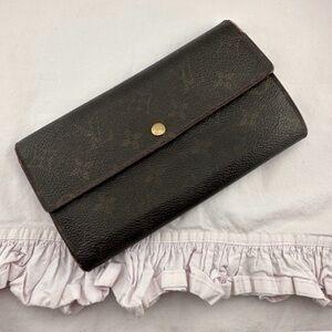 AUTHENTIC Louis Vuitton Monogram Sarah Wallet